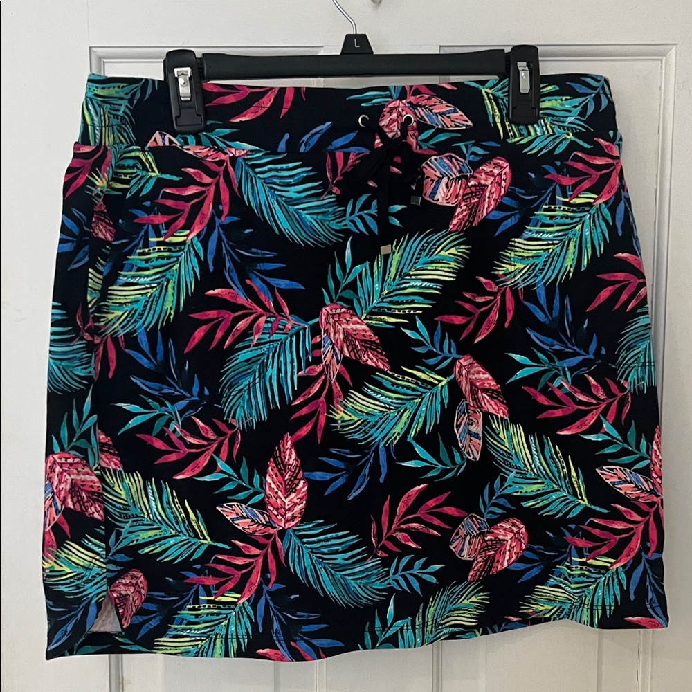 Brand New with Tags, Tropical Leaf Print Skort, size L